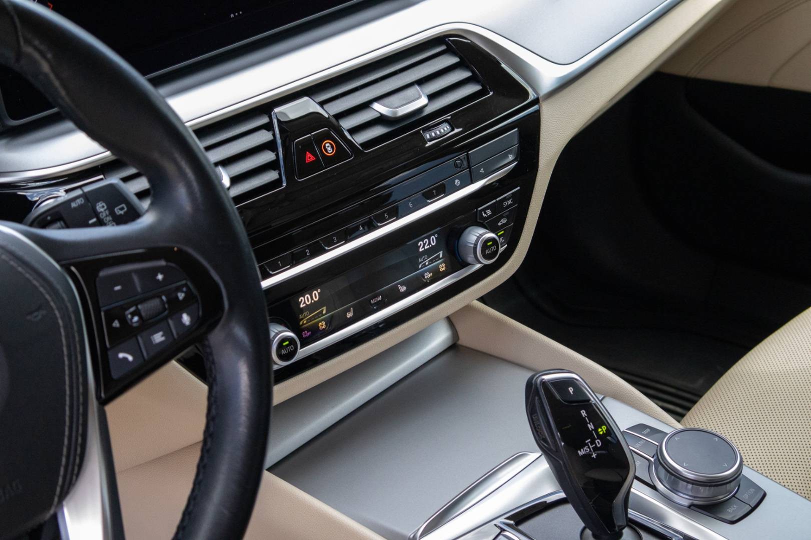 BMW Rad 5 Touring 530d mHEV xDrive A/T – Obrázok 34