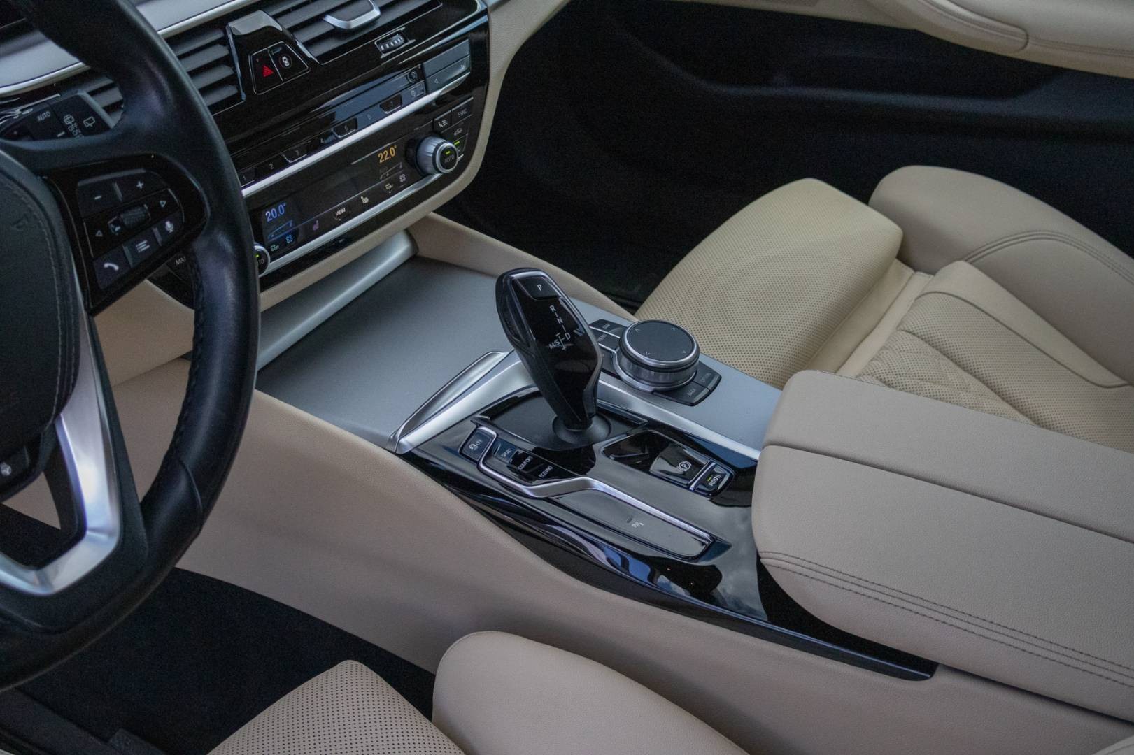 BMW Rad 5 Touring 530d mHEV xDrive A/T – Obrázok 35