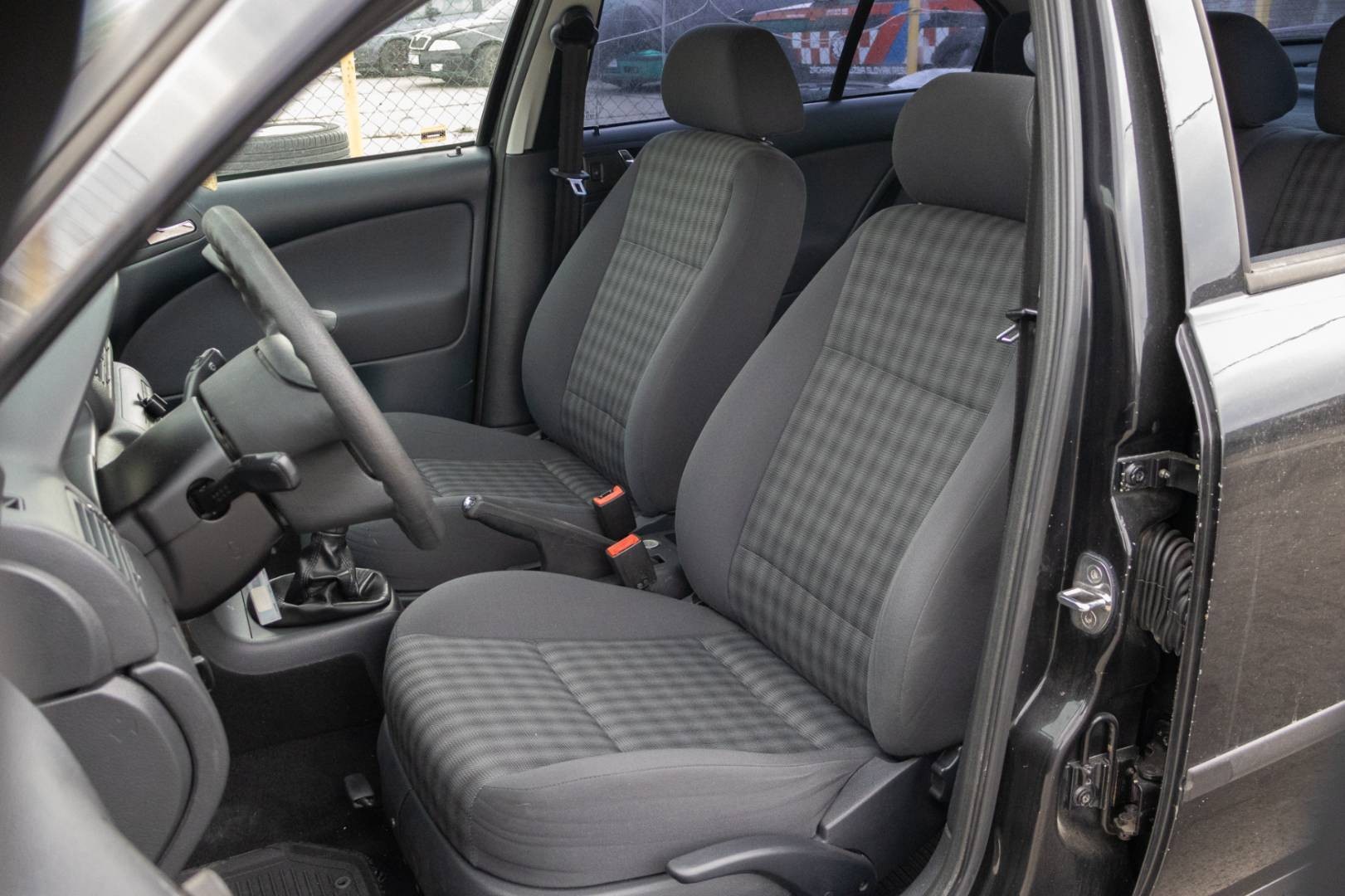 Škoda Octavia 1.6 TOUR – Obrázok 12