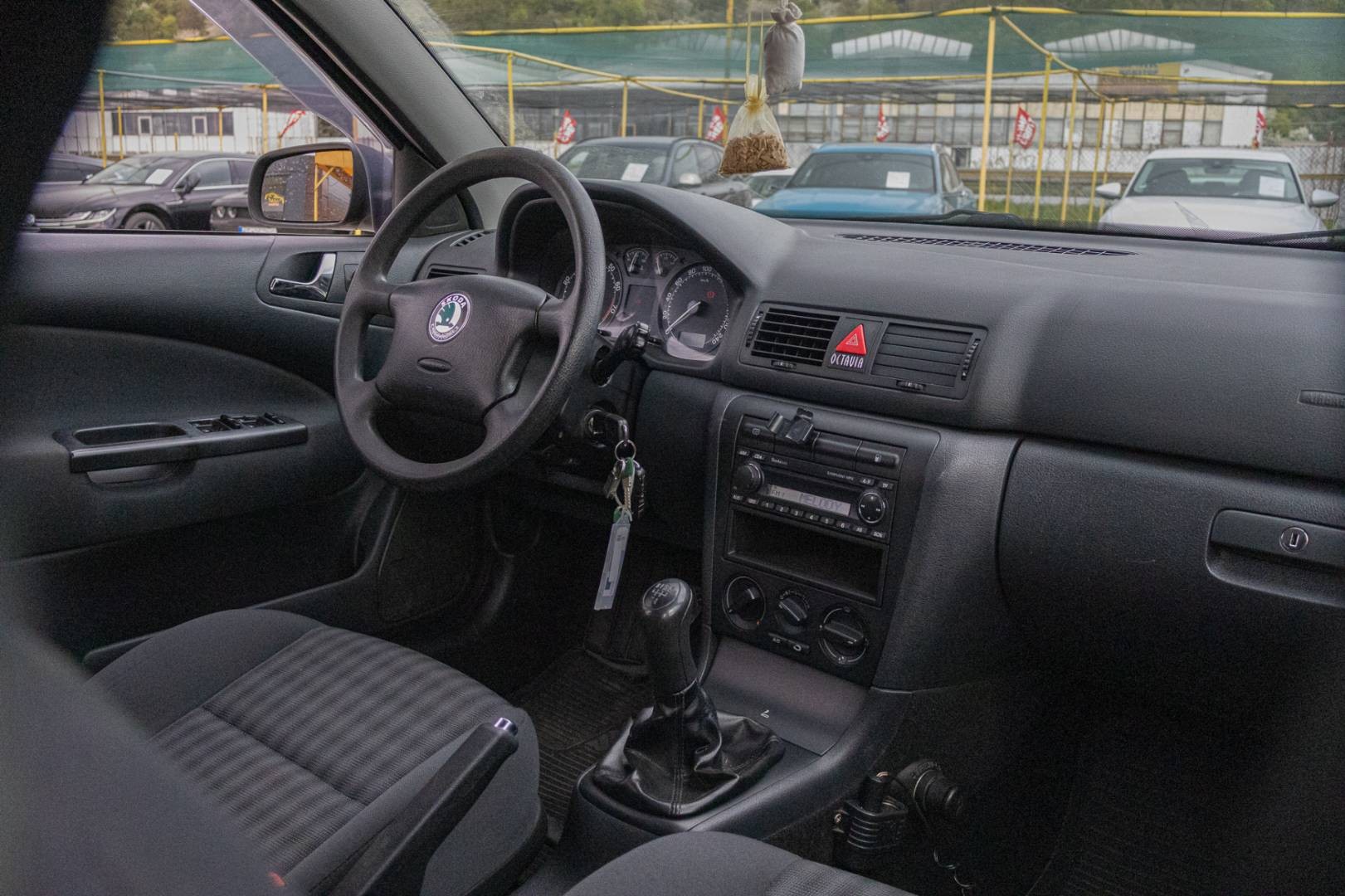 Škoda Octavia 1.6 TOUR – Obrázok 14