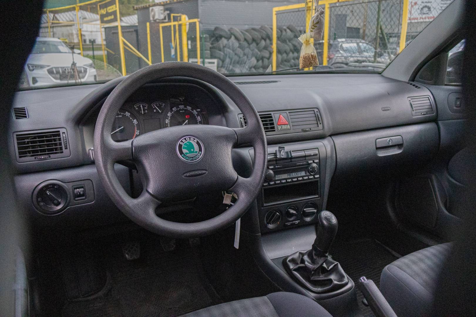 Škoda Octavia 1.6 TOUR – Obrázok 15
