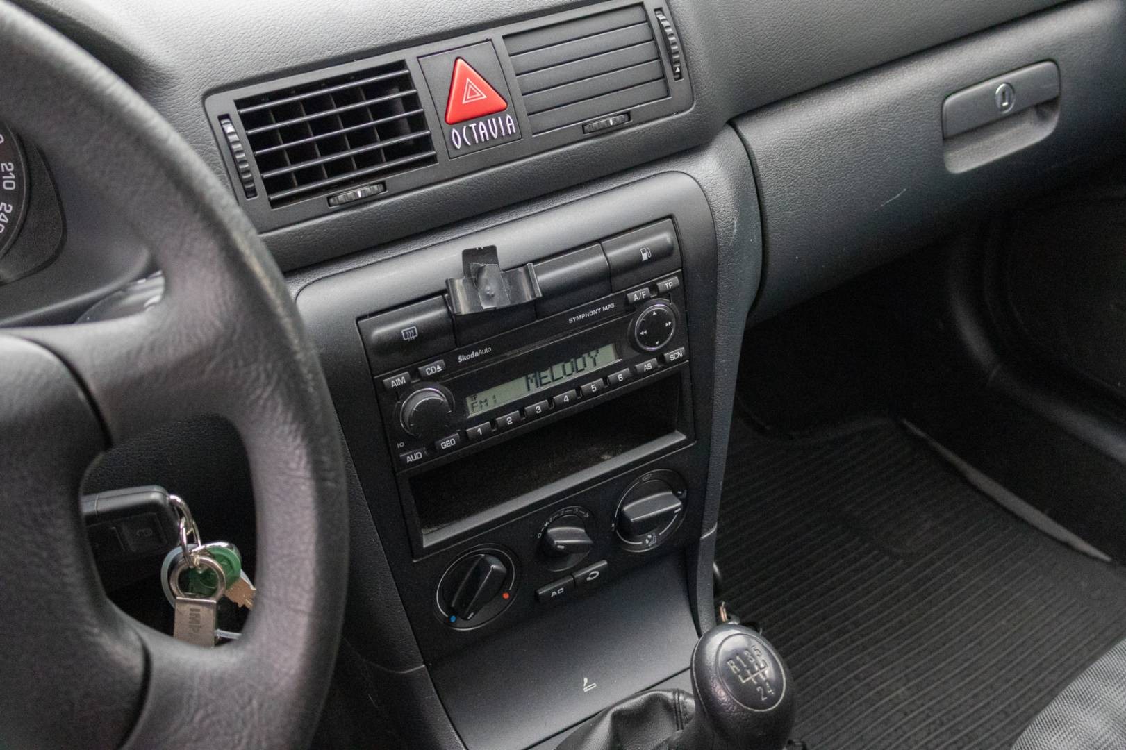 Škoda Octavia 1.6 TOUR – Obrázok 17
