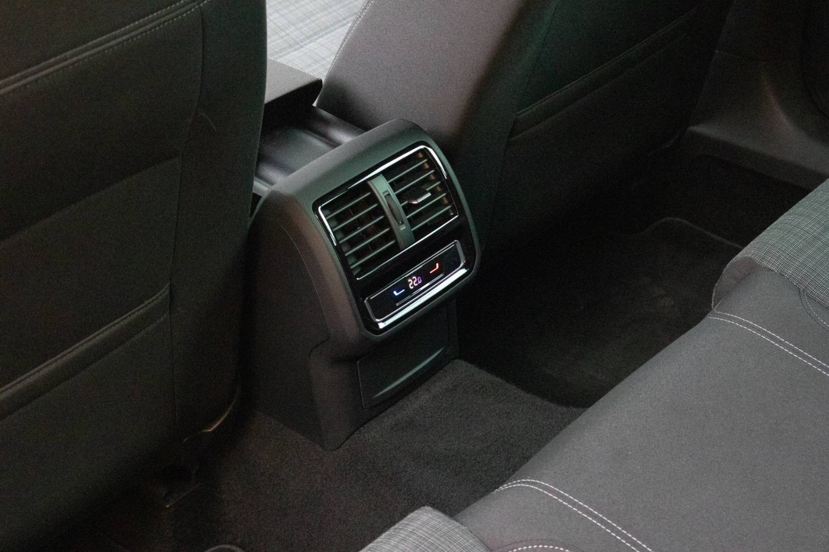 Volkswagen Passat Variant 2.0 TDI EVO Business DSG – Obrázok 11