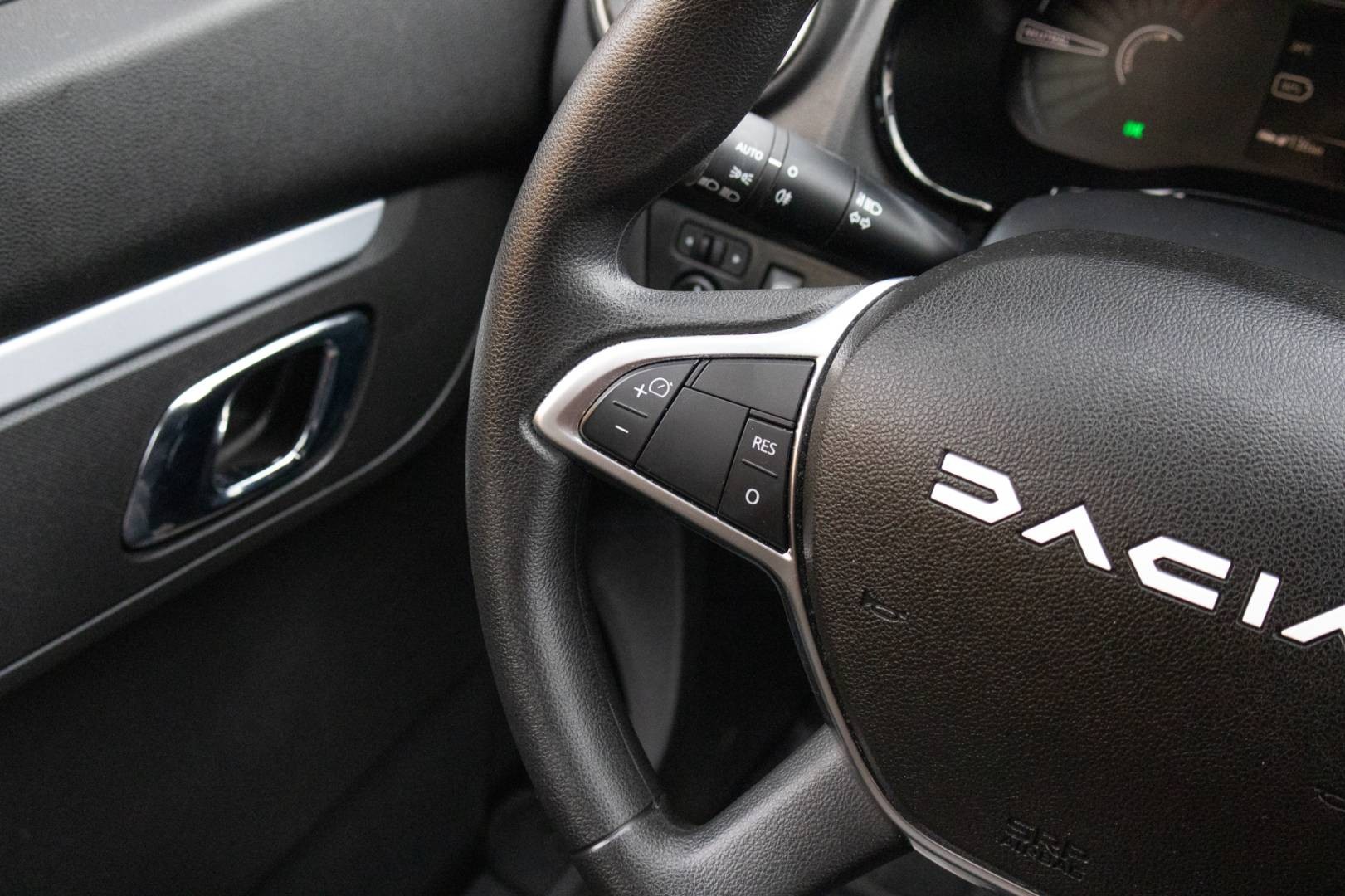 Dacia Spring FL 26.8kWh/33KW Comfort Plus -NEBÚRANÉ – Obrázok 16