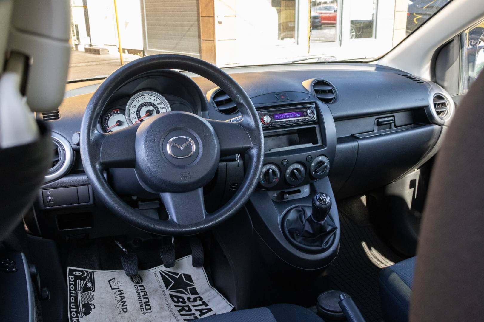 Mazda 2 1.3i CE – Obrázok 13