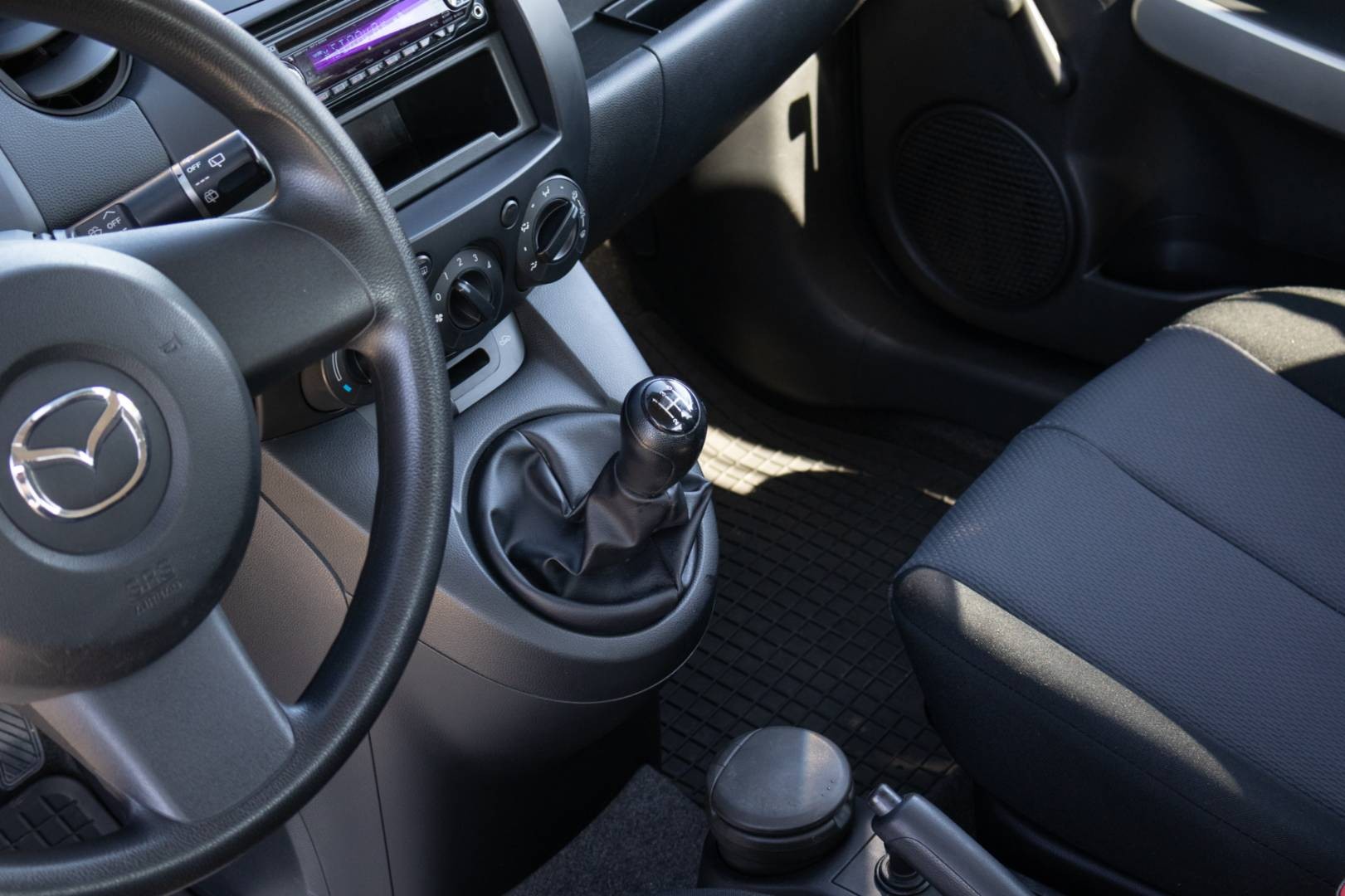 Mazda 2 1.3i CE – Obrázok 15