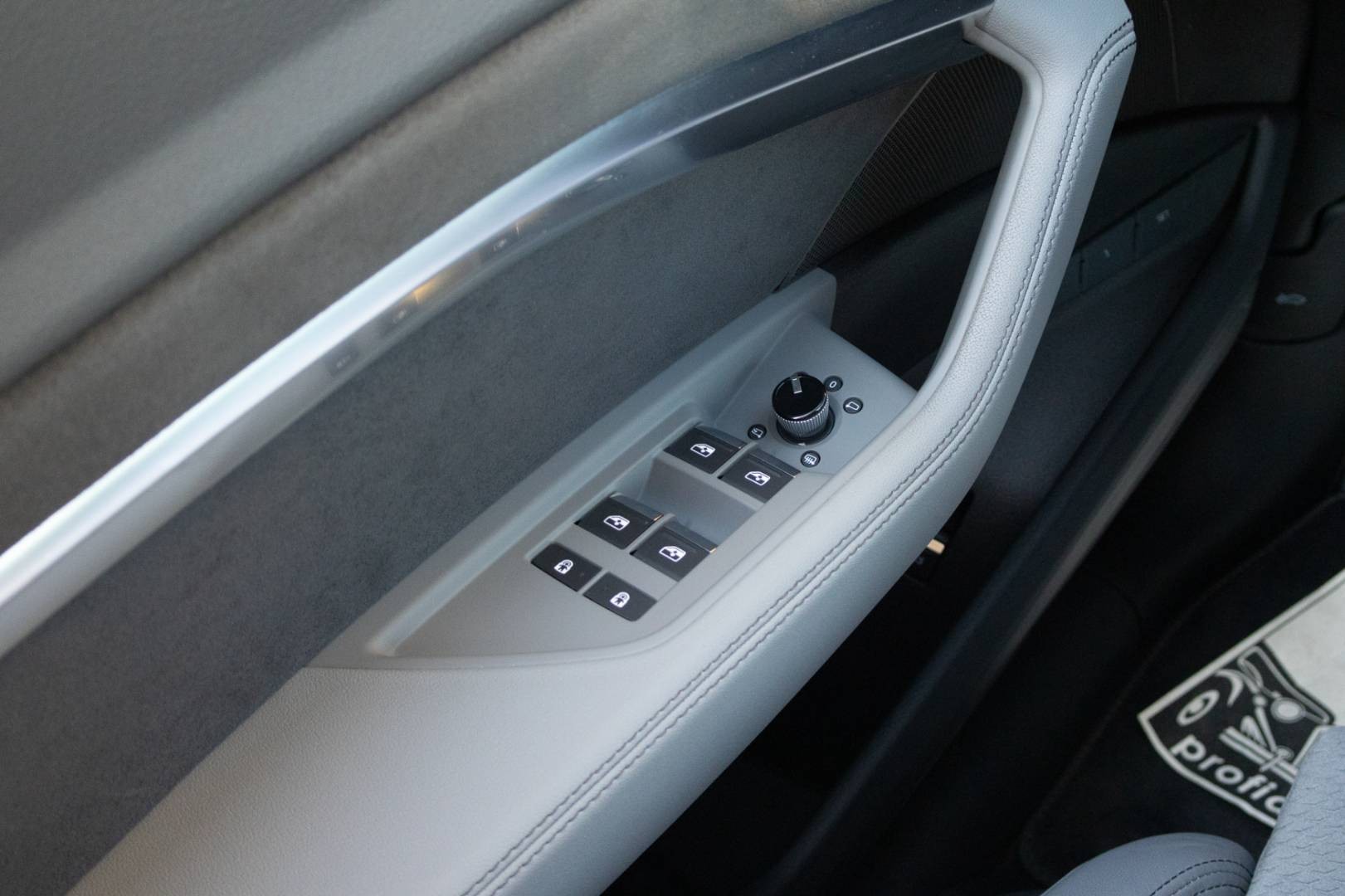 Audi E-tron 50 2x S-LINE Quattro -NEBÚRANÉ – Obrázok 16