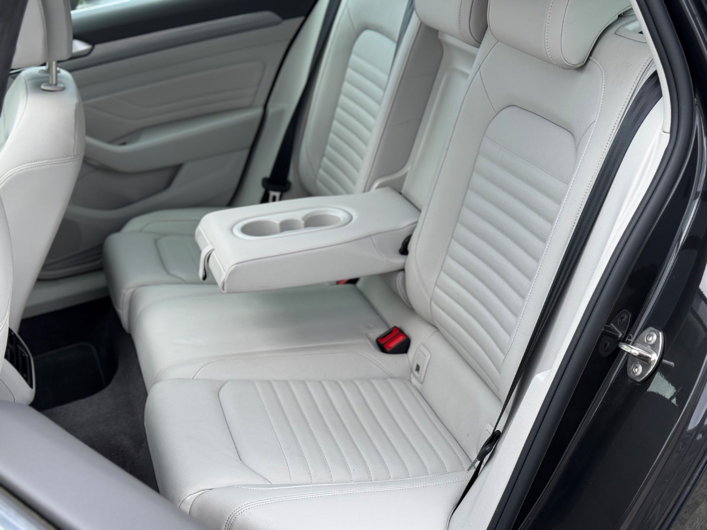 Volkswagen Passat Variant 2.0 TDI DSG Elegance -NEBÚRANÉ – Obrázok 8