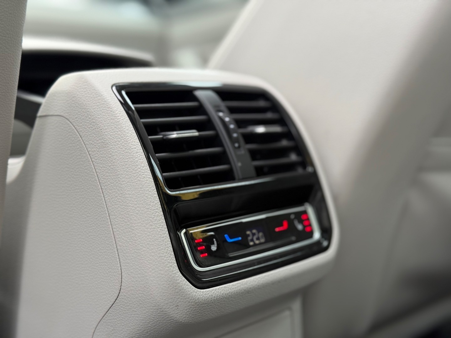 Volkswagen Passat Variant 2.0 TDI DSG Elegance -NEBÚRANÉ – Obrázok 9