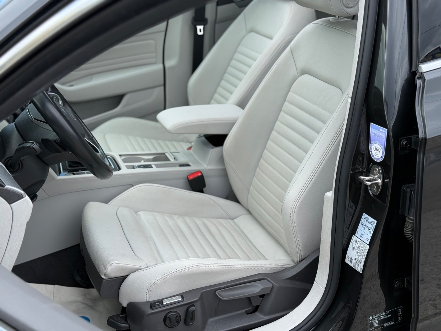 Volkswagen Passat Variant 2.0 TDI DSG Elegance -NEBÚRANÉ – Obrázok 10