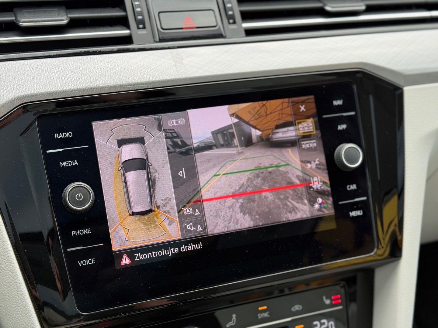 Volkswagen Passat Variant 2.0 TDI DSG Elegance -NEBÚRANÉ – Obrázok 14