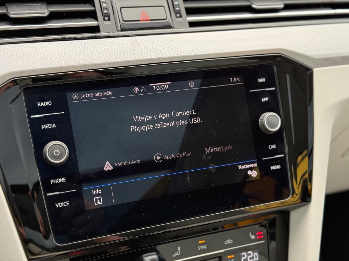 Volkswagen Passat Variant 2.0 TDI DSG Elegance -NEBÚRANÉ – Obrázok 15