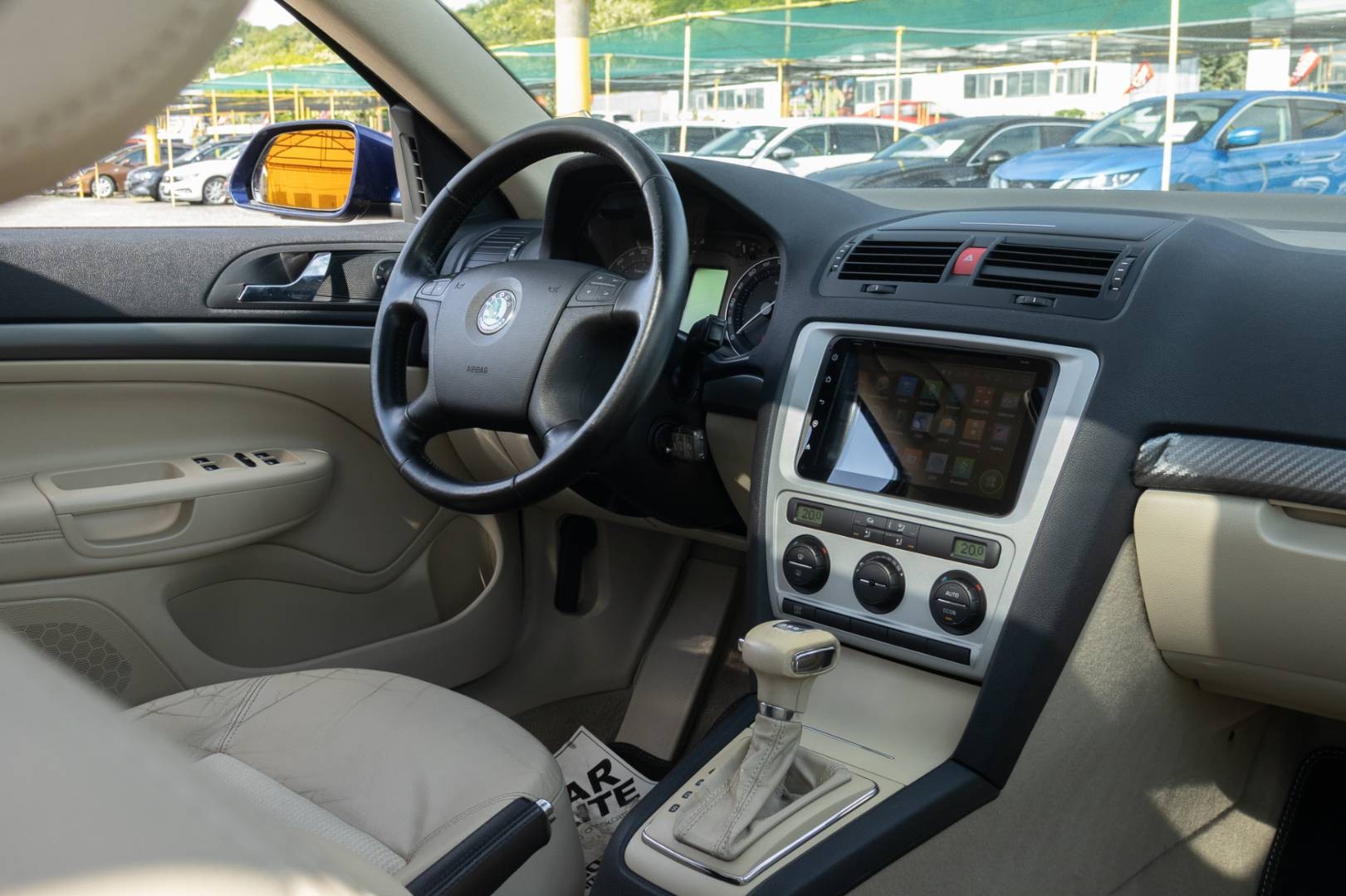 Škoda Octavia Combi 2.0 TDI Elegance DSG – Obrázok 12