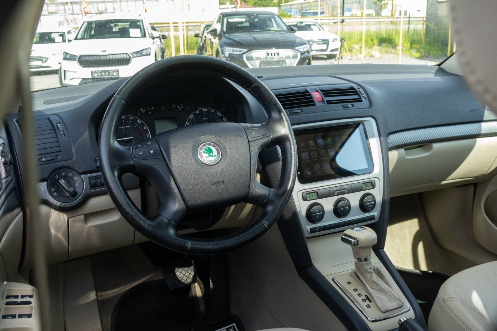 Škoda Octavia Combi 2.0 TDI Elegance DSG – Obrázok 13