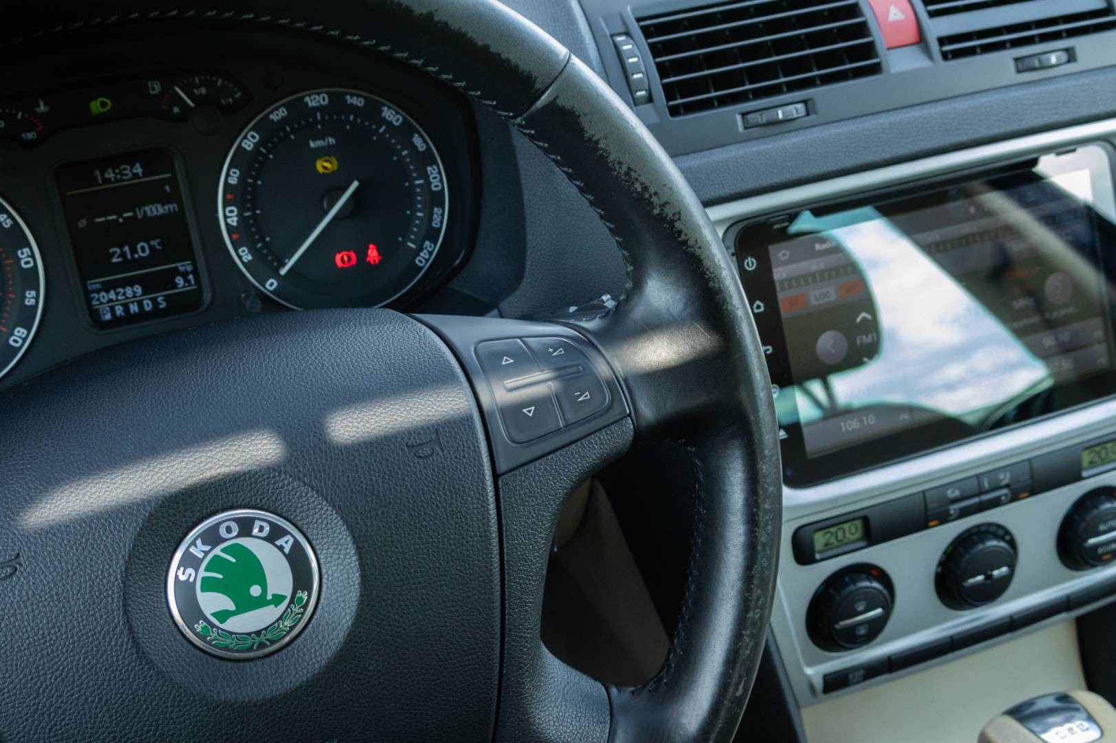 Škoda Octavia Combi 2.0 TDI Elegance DSG – Obrázok 16