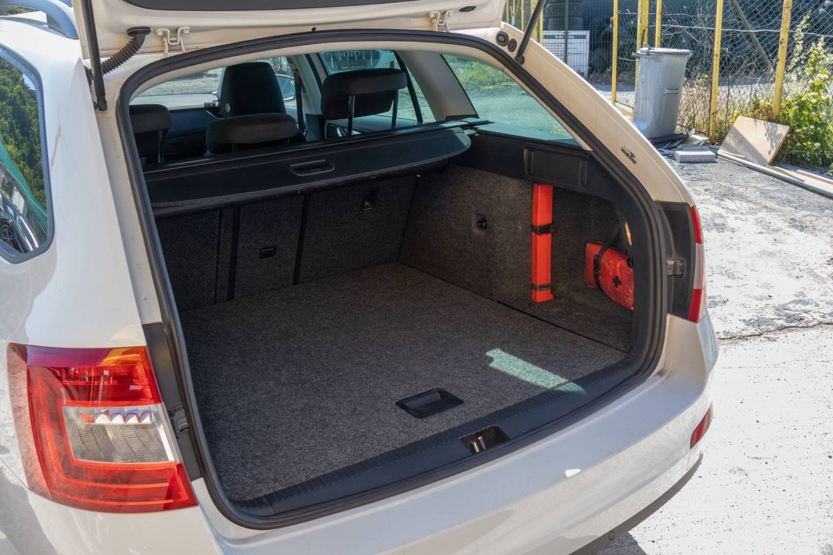 Škoda Octavia Combi 2.0 TDI Elegance/Style DSG – Obrázok 9