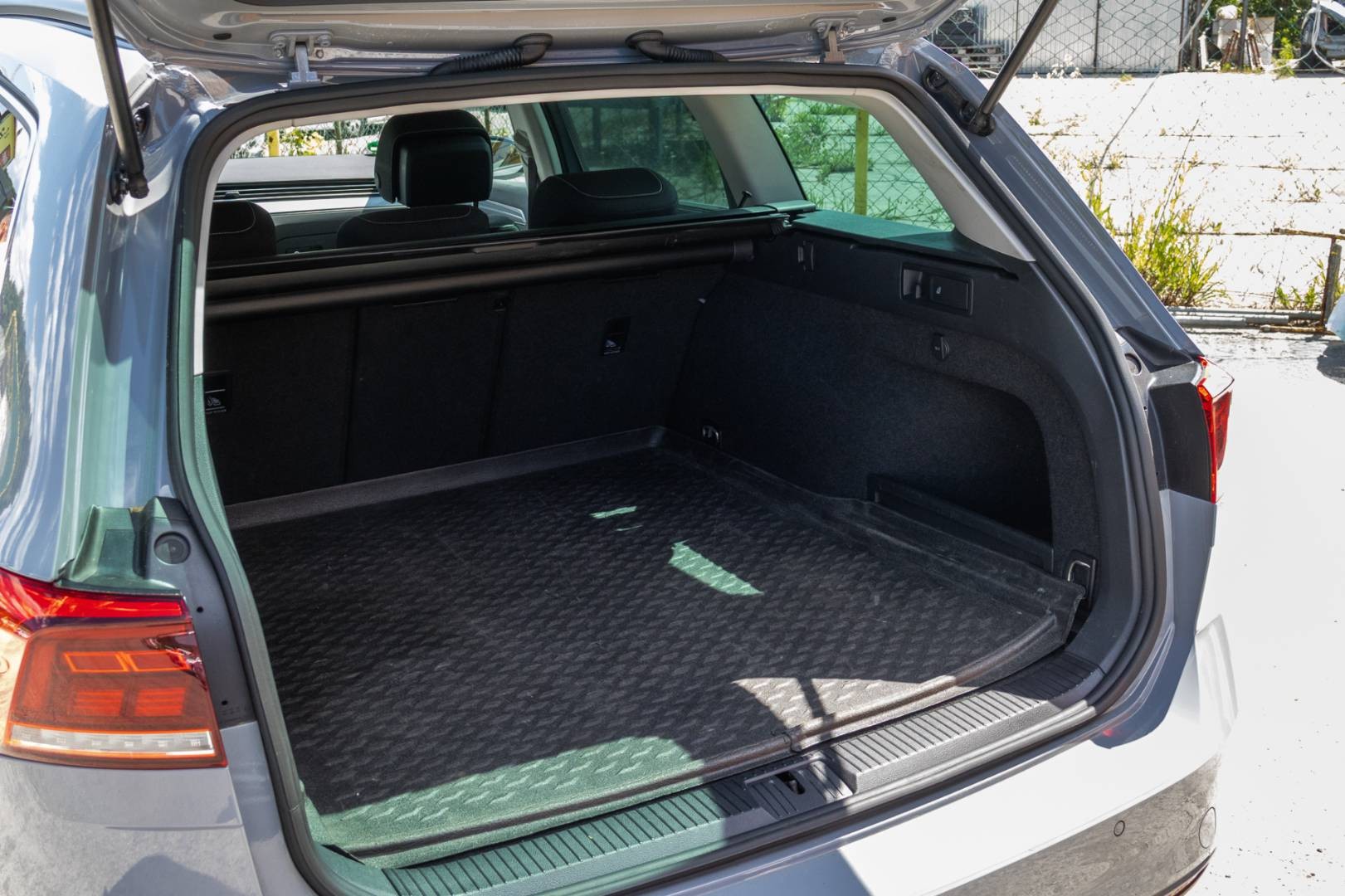 Volkswagen Passat Variant 2.0 TDI EVO Business+ / Webasto / Ambient – Obrázok 9