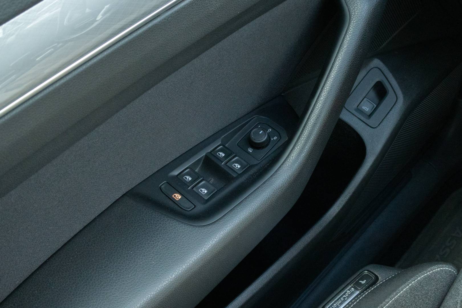Volkswagen Passat Variant 2.0 TDI EVO Business+ / Webasto / Ambient – Obrázok 11