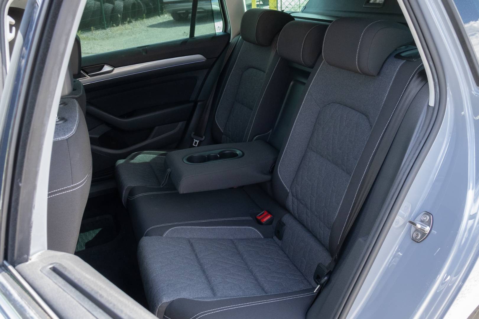 Volkswagen Passat Variant 2.0 TDI EVO Business+ / Webasto / Ambient – Obrázok 12