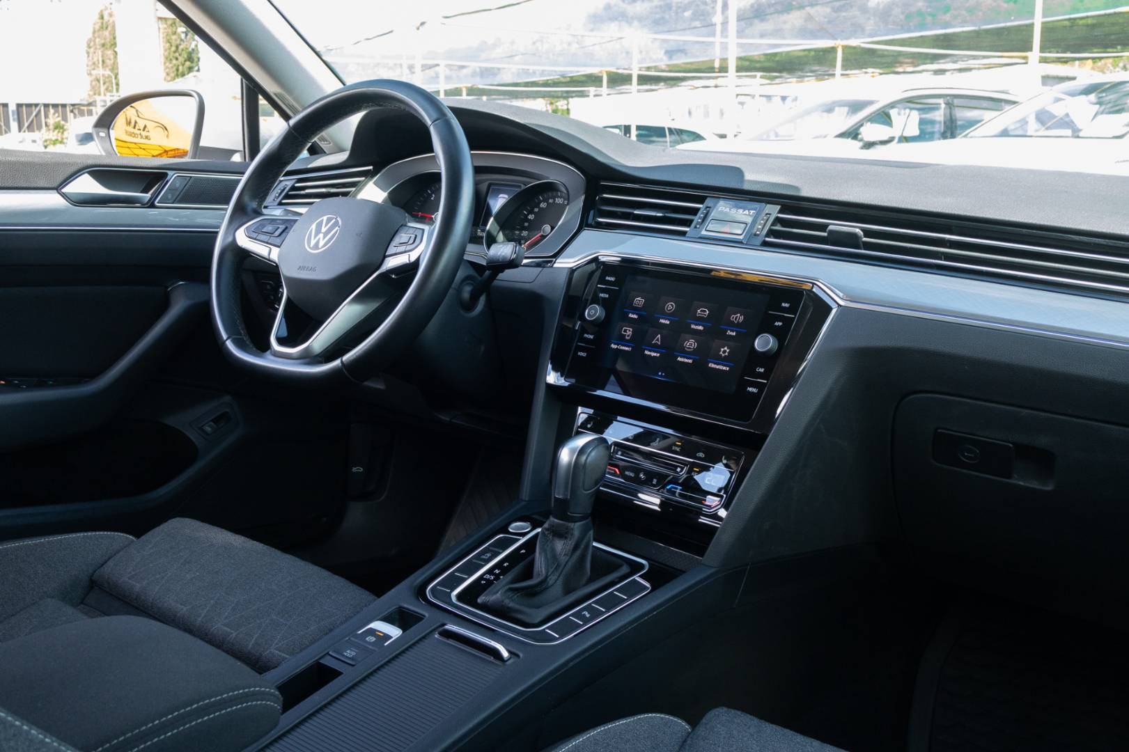 Volkswagen Passat Variant 2.0 TDI EVO Business+ / Webasto / Ambient – Obrázok 16