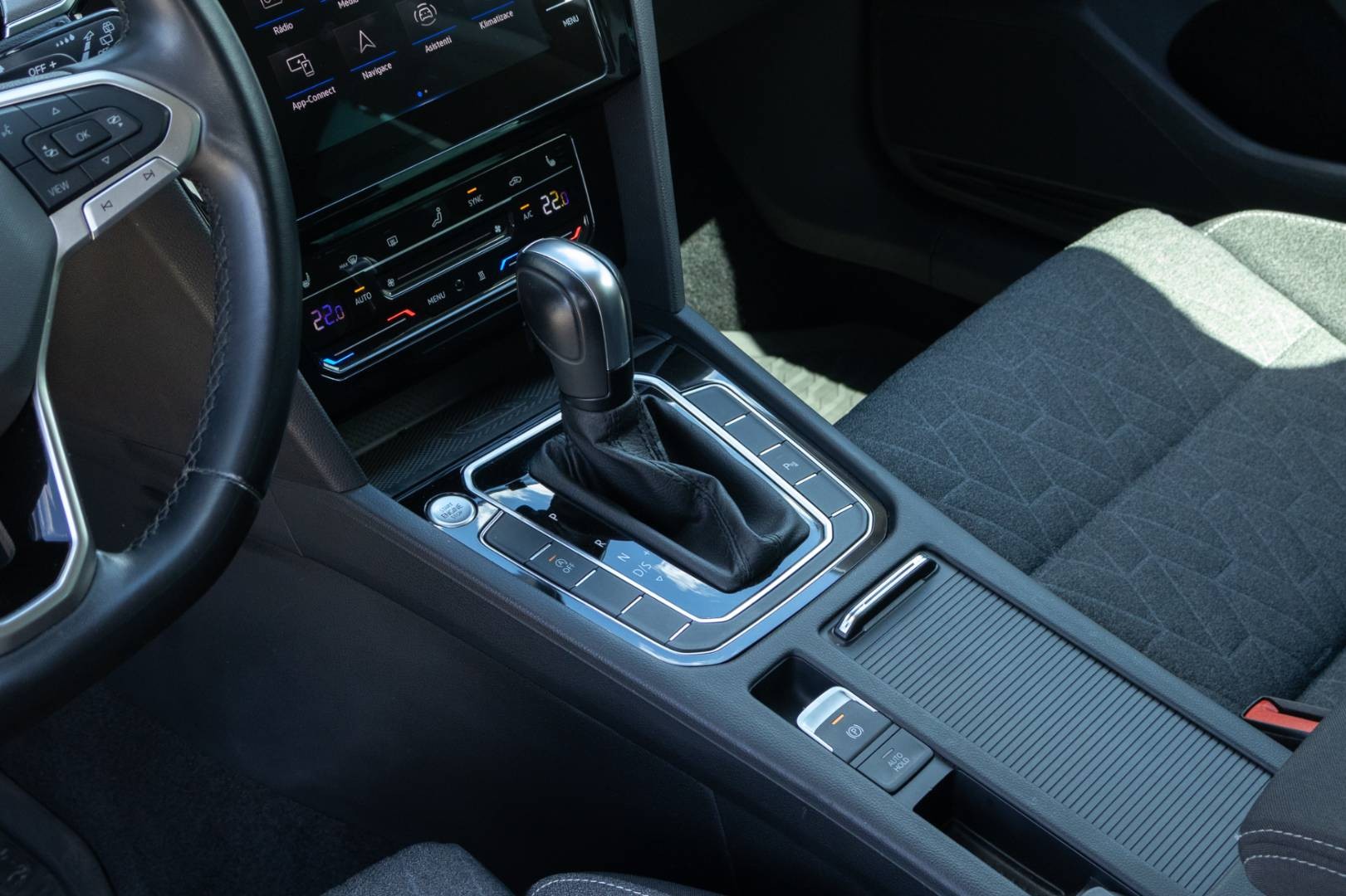 Volkswagen Passat Variant 2.0 TDI EVO Business+ / Webasto / Ambient – Obrázok 30