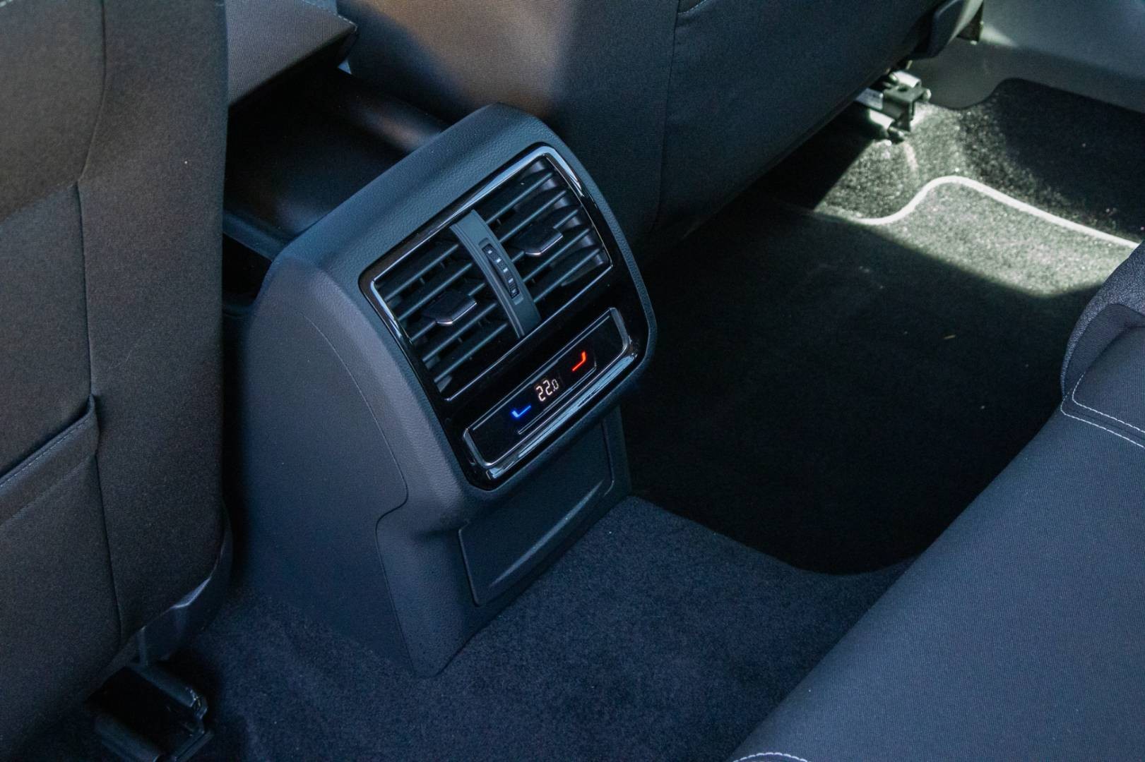 Volkswagen Passat Variant 2.0 TDI EVO Elegance DSG – Obrázok 11