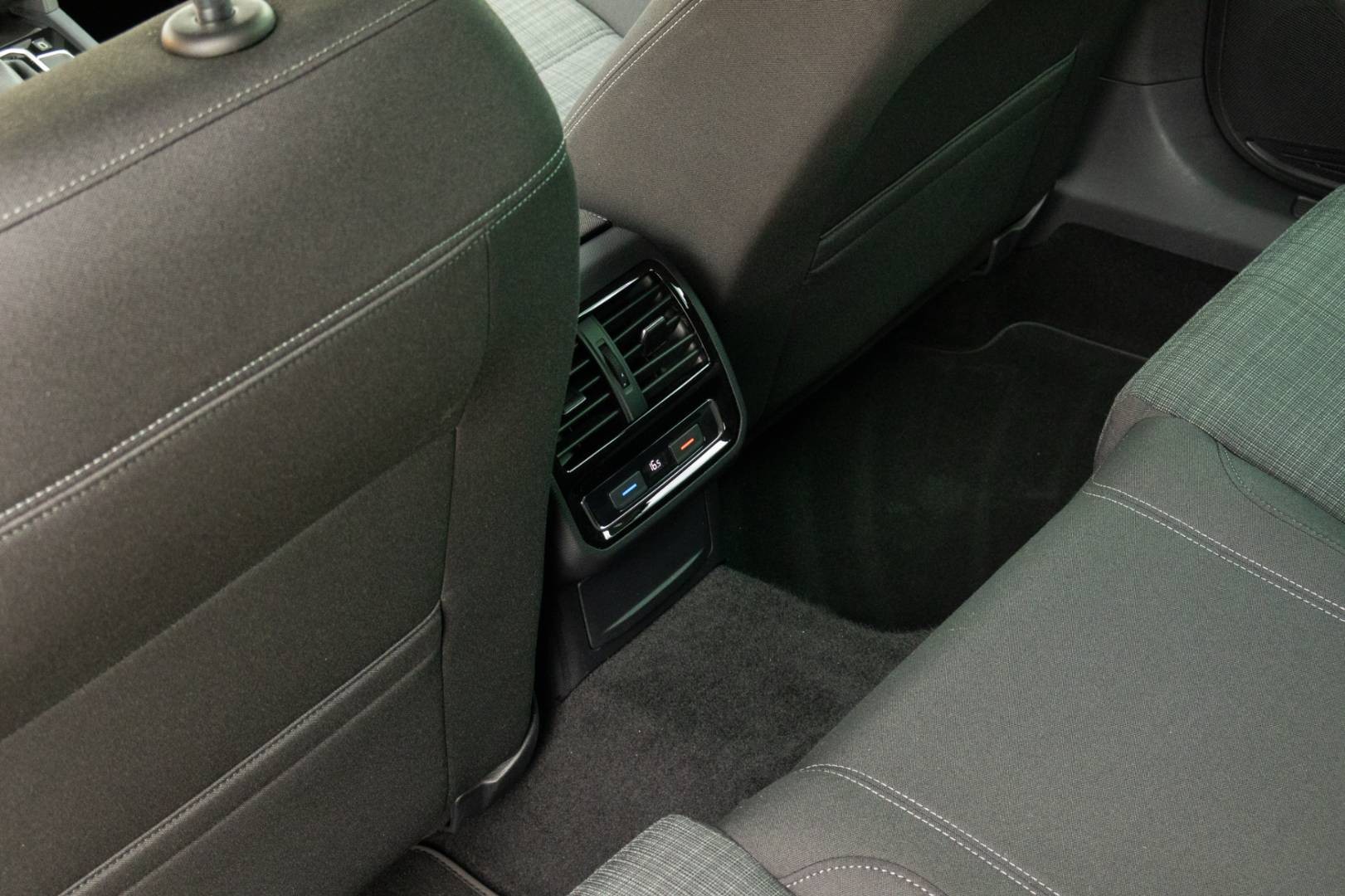 Volkswagen Passat Variant 2.0 TDI EVO Business DSG – Obrázok 11