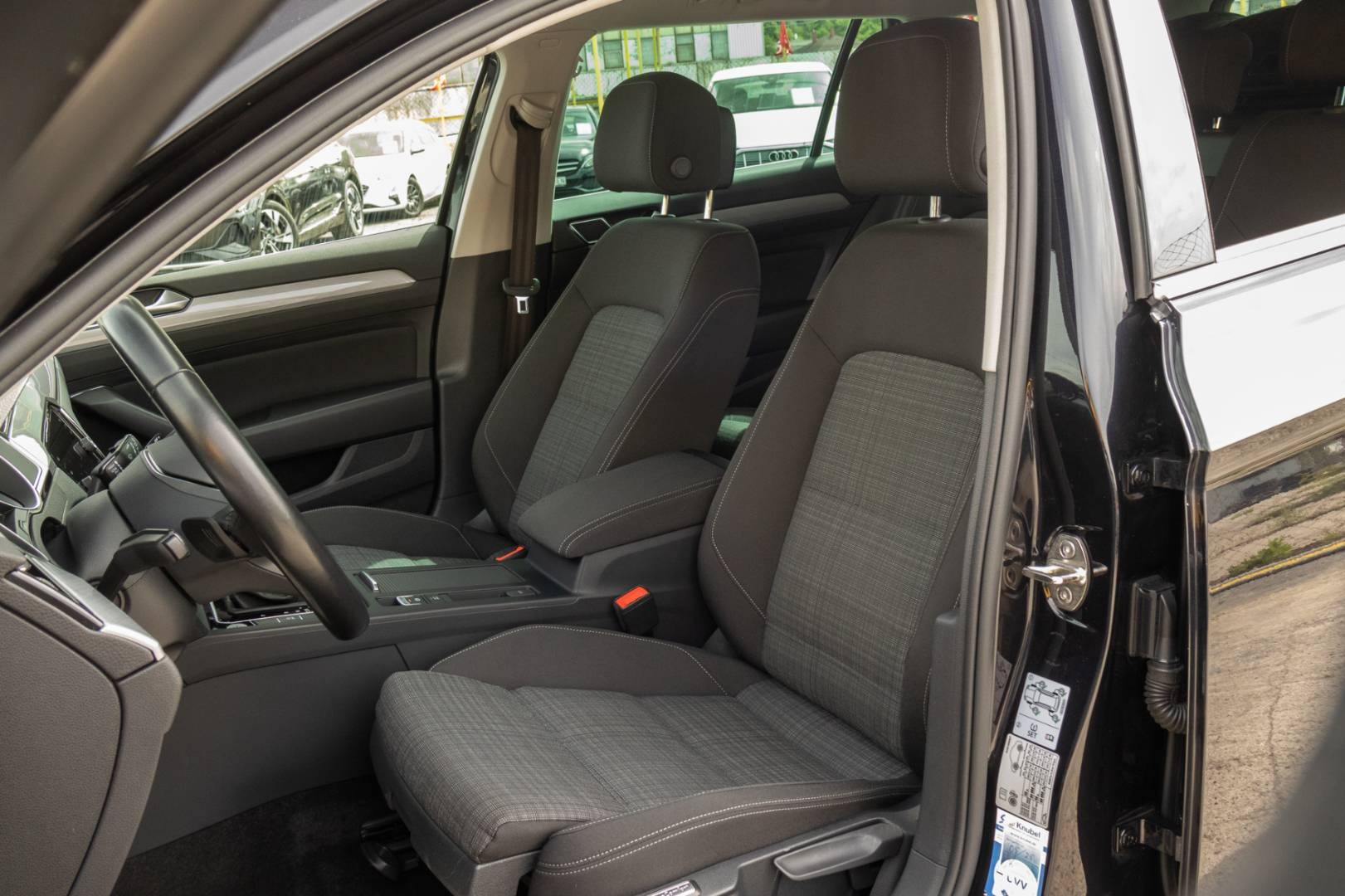 Volkswagen Passat Variant 2.0 TDI EVO Business DSG – Obrázok 12