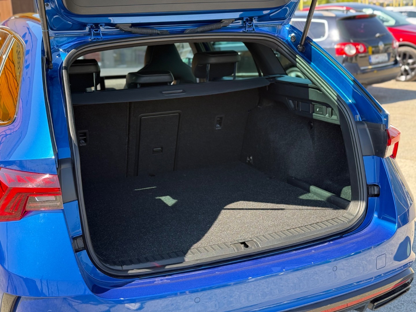 Škoda Octavia Combi iV RS 1.4 TSI PHEV DSG -NEBÚRANÉ – Obrázok 5
