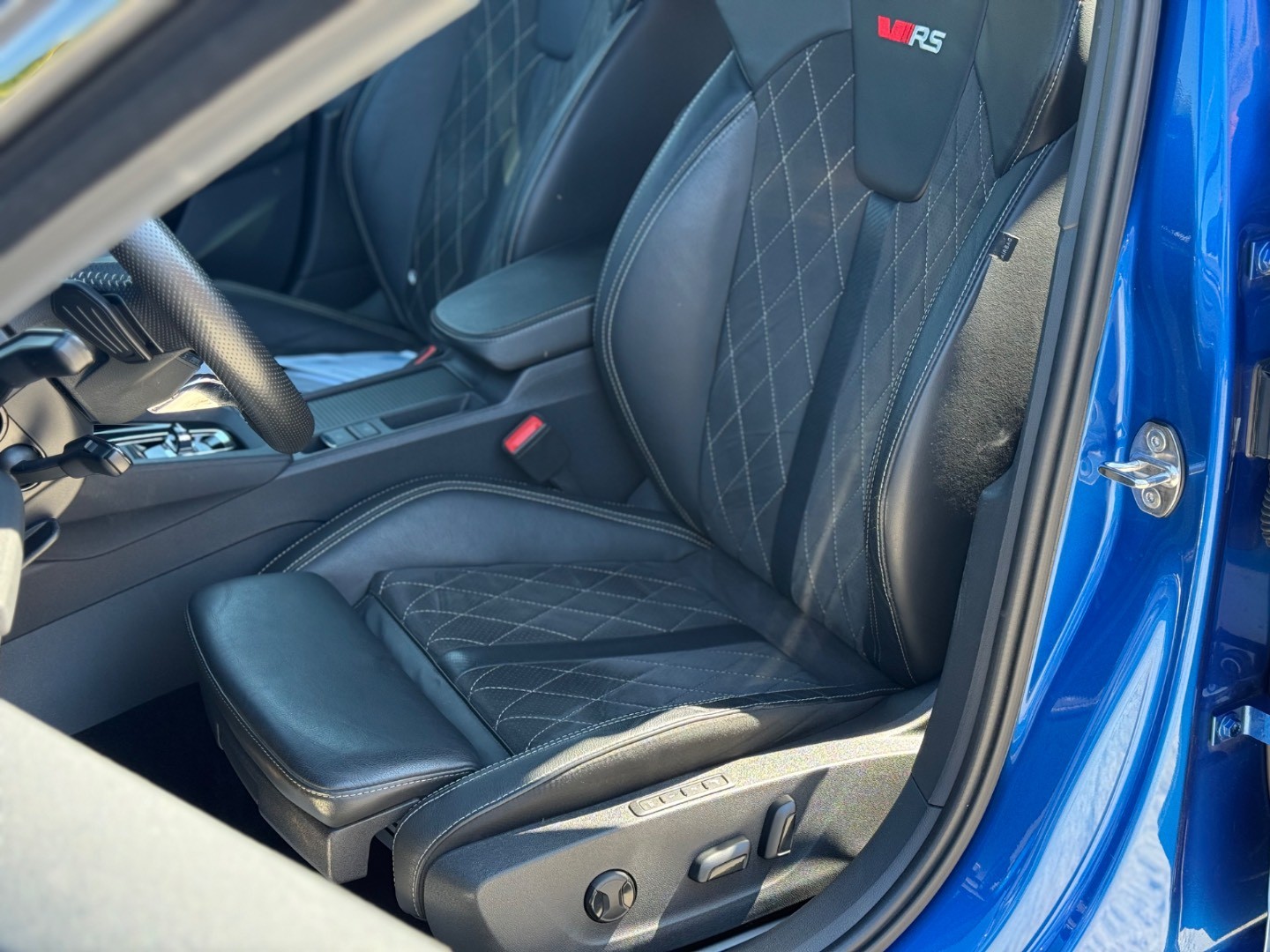 Škoda Octavia Combi iV RS 1.4 TSI PHEV DSG -NEBÚRANÉ – Obrázok 7