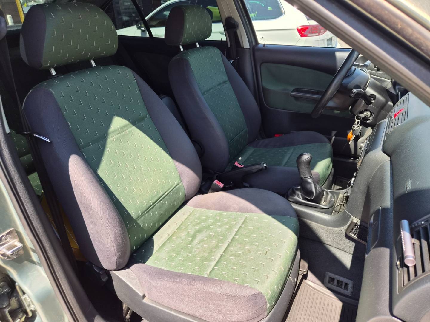 Škoda Octavia 1.6 Ambiente – Obrázok 8