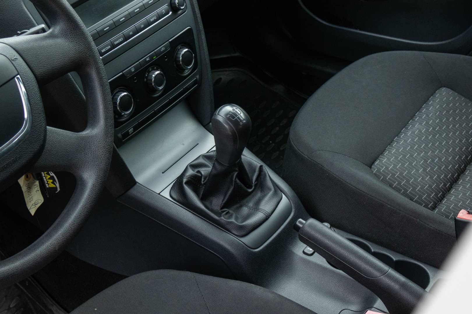 Škoda Octavia 1.6 MPI Ambiente – Obrázok 16