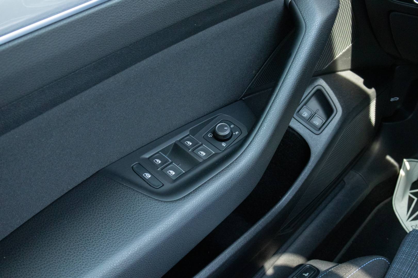 Volkswagen Passat Variant 1.4 GTE Plug-In Hybrid /Matrix/360 kamery/Pano/Ambient – Obrázok 16