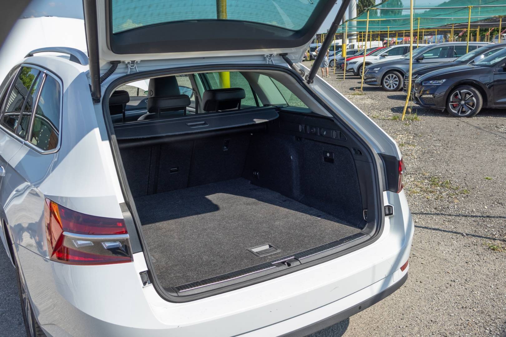 Škoda Superb Combi 2.0 TDI SCR Style – Obrázok 9