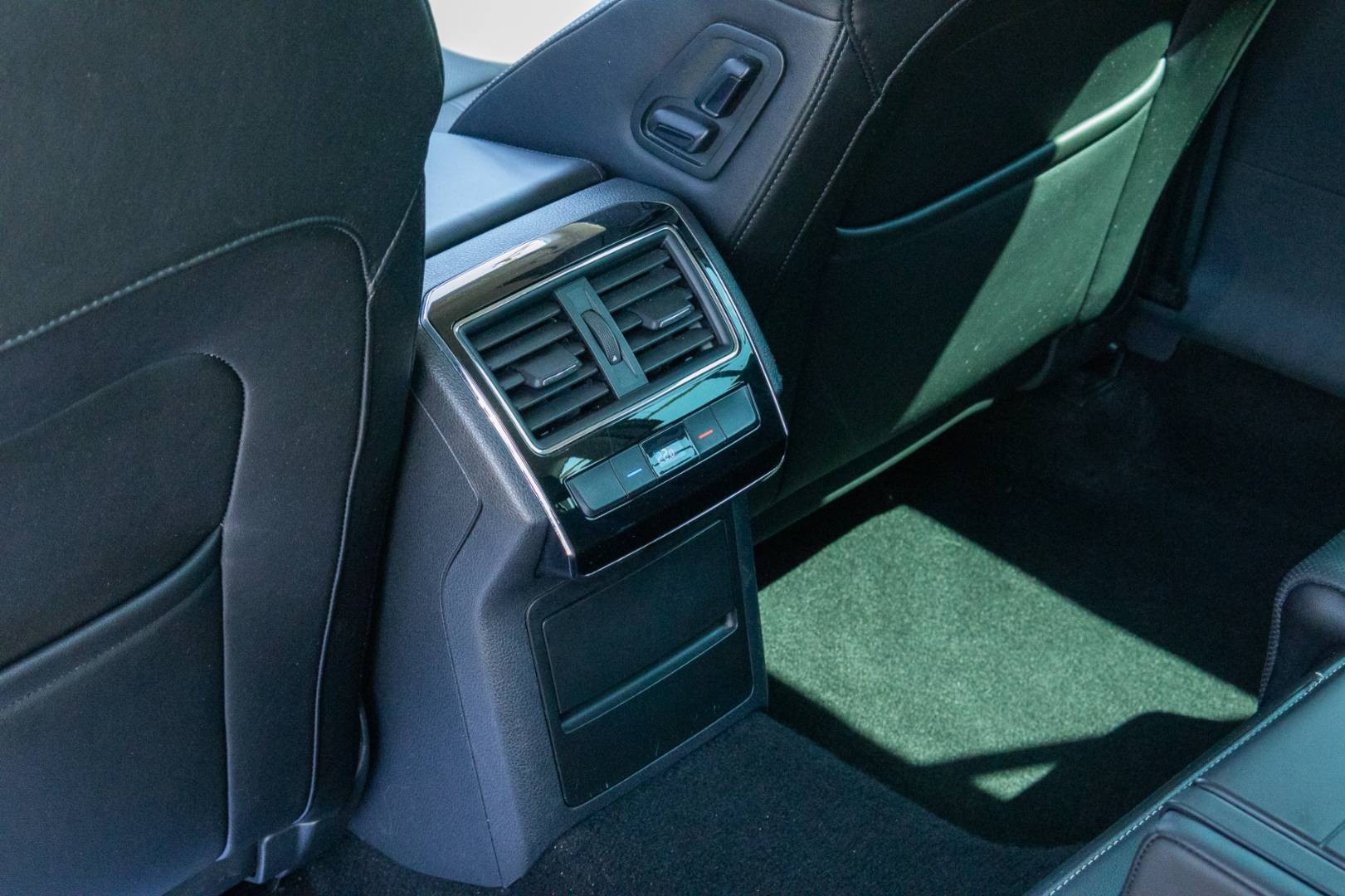 Škoda Superb Combi 2.0 TDI SCR Style – Obrázok 12