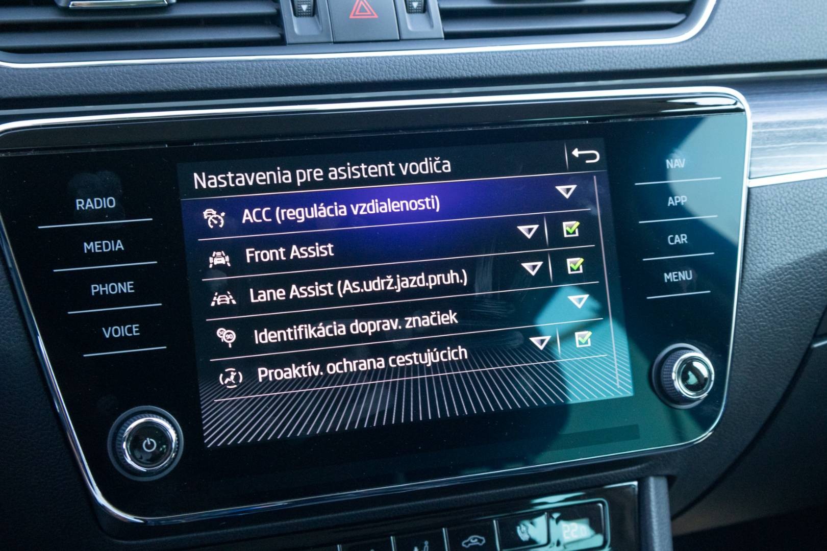 Škoda Superb Combi 2.0 TDI SCR Style – Obrázok 25