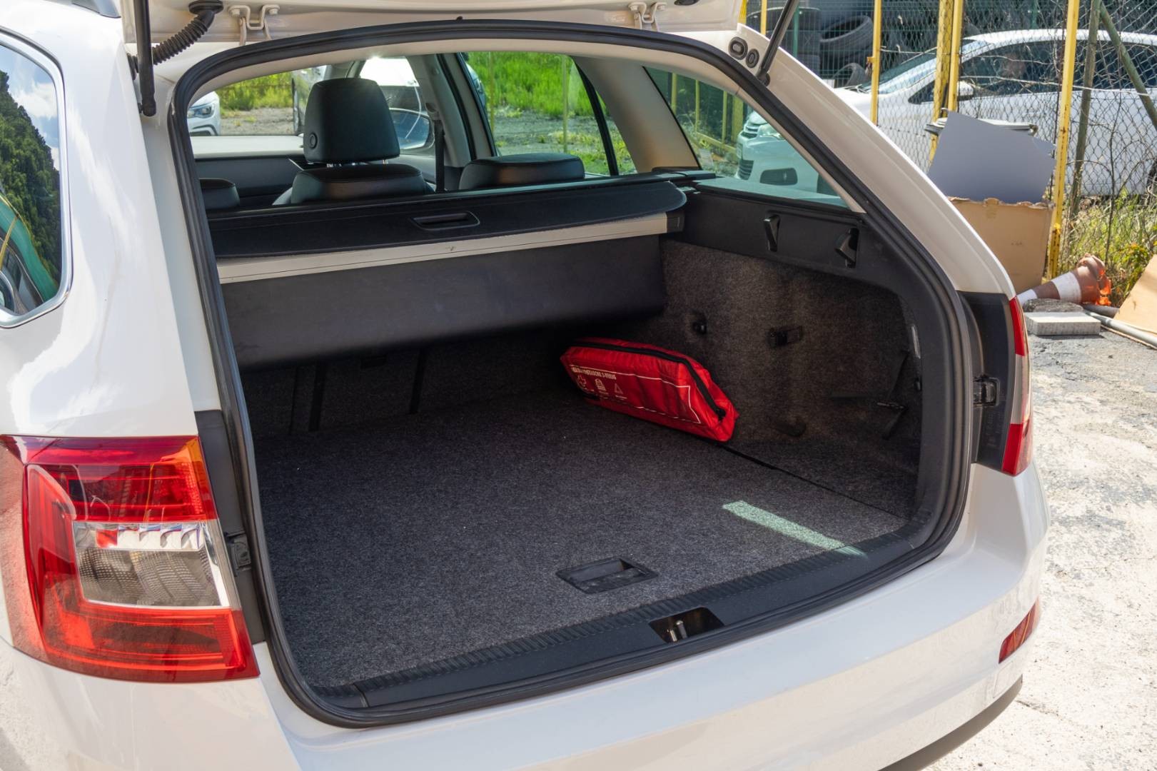 Škoda Octavia Combi 2.0 TDI Elegance/Style DSG – Obrázok 9
