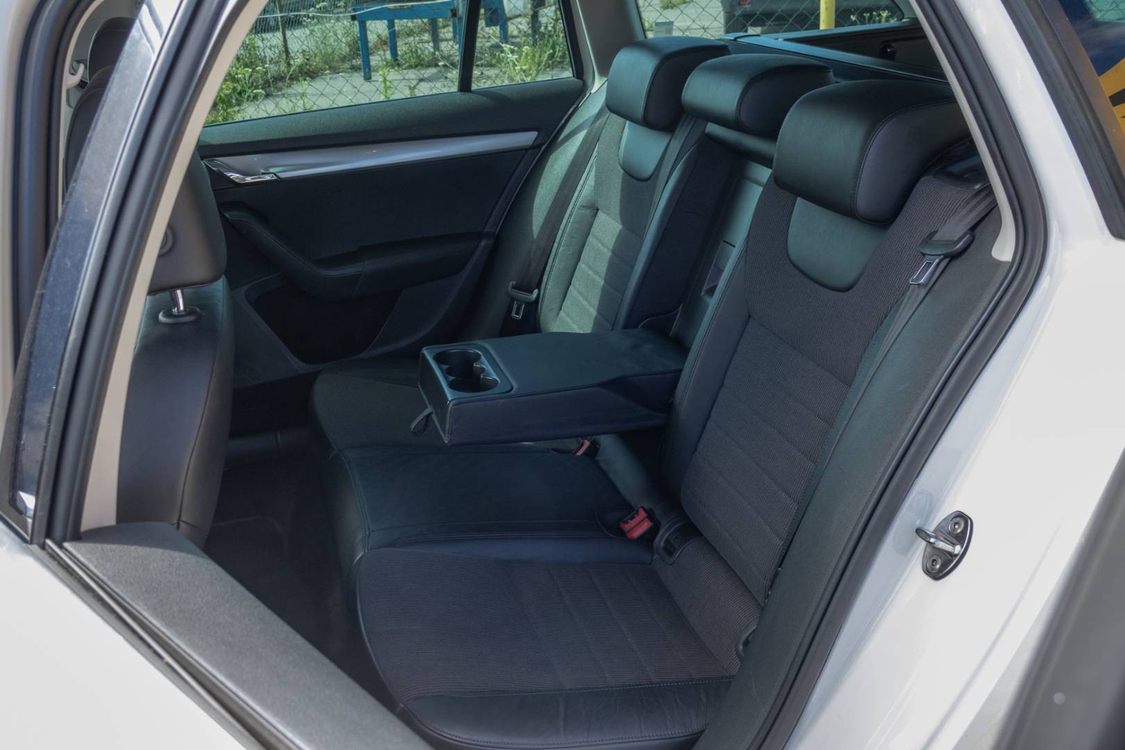 Škoda Octavia Combi 2.0 TDI Elegance/Style DSG – Obrázok 10