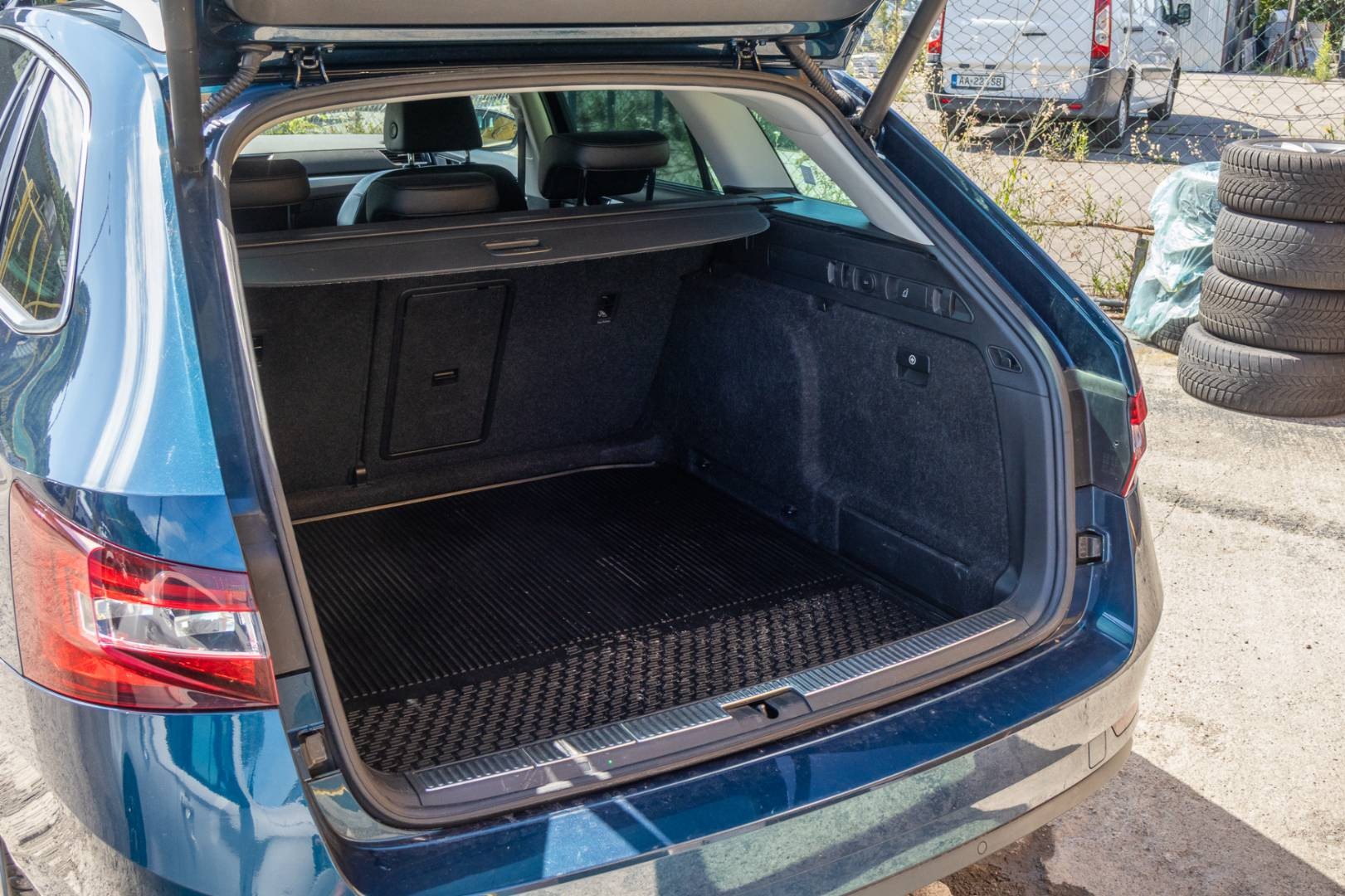 Škoda Superb Combi 2.0 TDI Style DSG EU6 – Obrázok 9