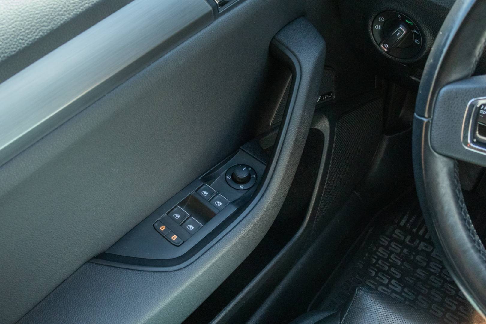 Škoda Superb Combi 2.0 TDI Style DSG EU6 – Obrázok 11