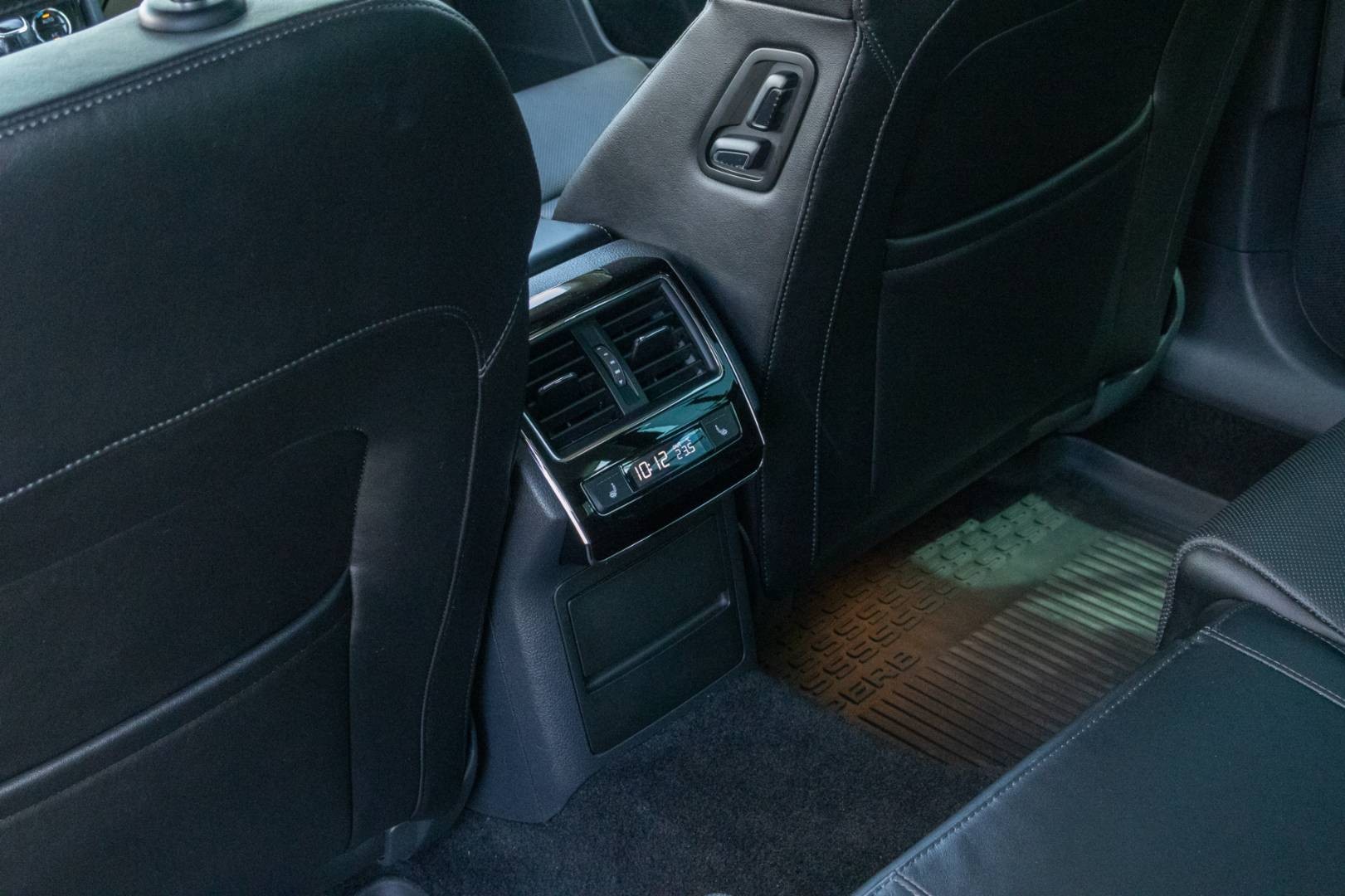 Škoda Superb Combi 2.0 TDI Style DSG EU6 – Obrázok 14