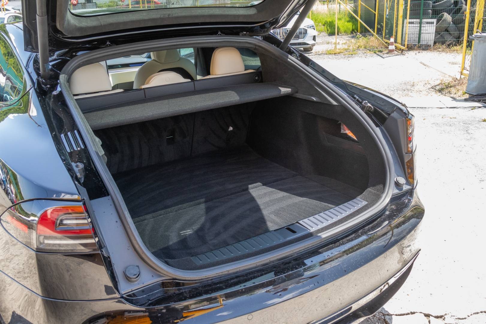 Tesla Model S PLAID -NEBÚRANÉ – Obrázok 10