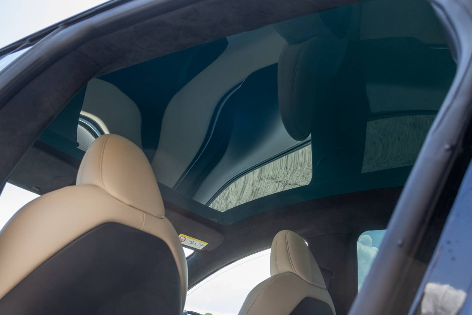 Tesla Model S PLAID -NEBÚRANÉ – Obrázok 11