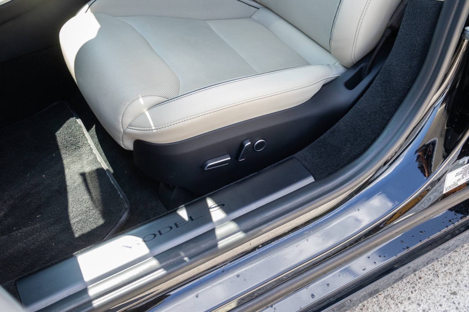 Tesla Model S PLAID -NEBÚRANÉ – Obrázok 17