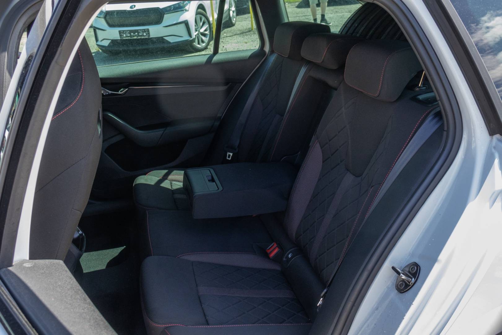 Škoda Octavia Combi 1.4 TSI iV PHEV RS DSG – Obrázok 10