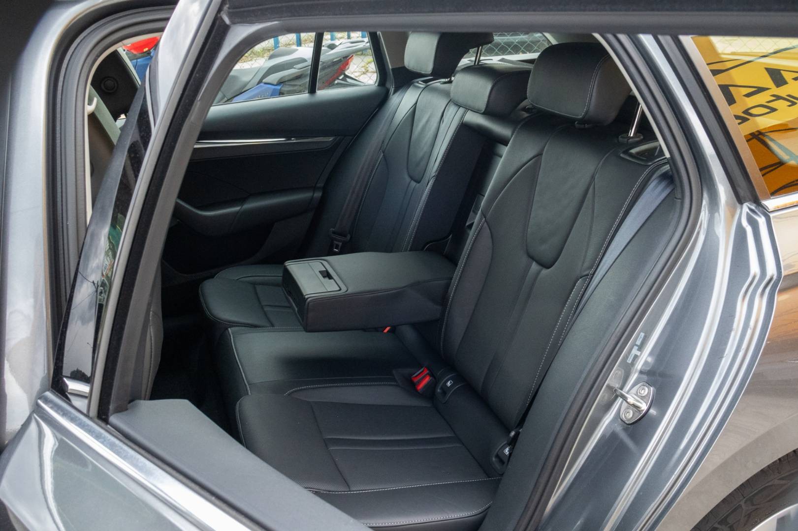 Škoda Octavia Combi 2.0 TDI SCR Style DSG – Obrázok 11
