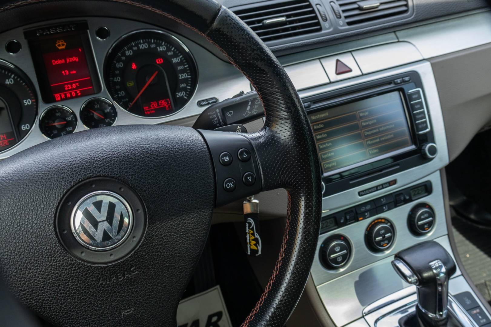Volkswagen Passat Variant 2.0 TDI CR DSG Highline – Obrázok 18