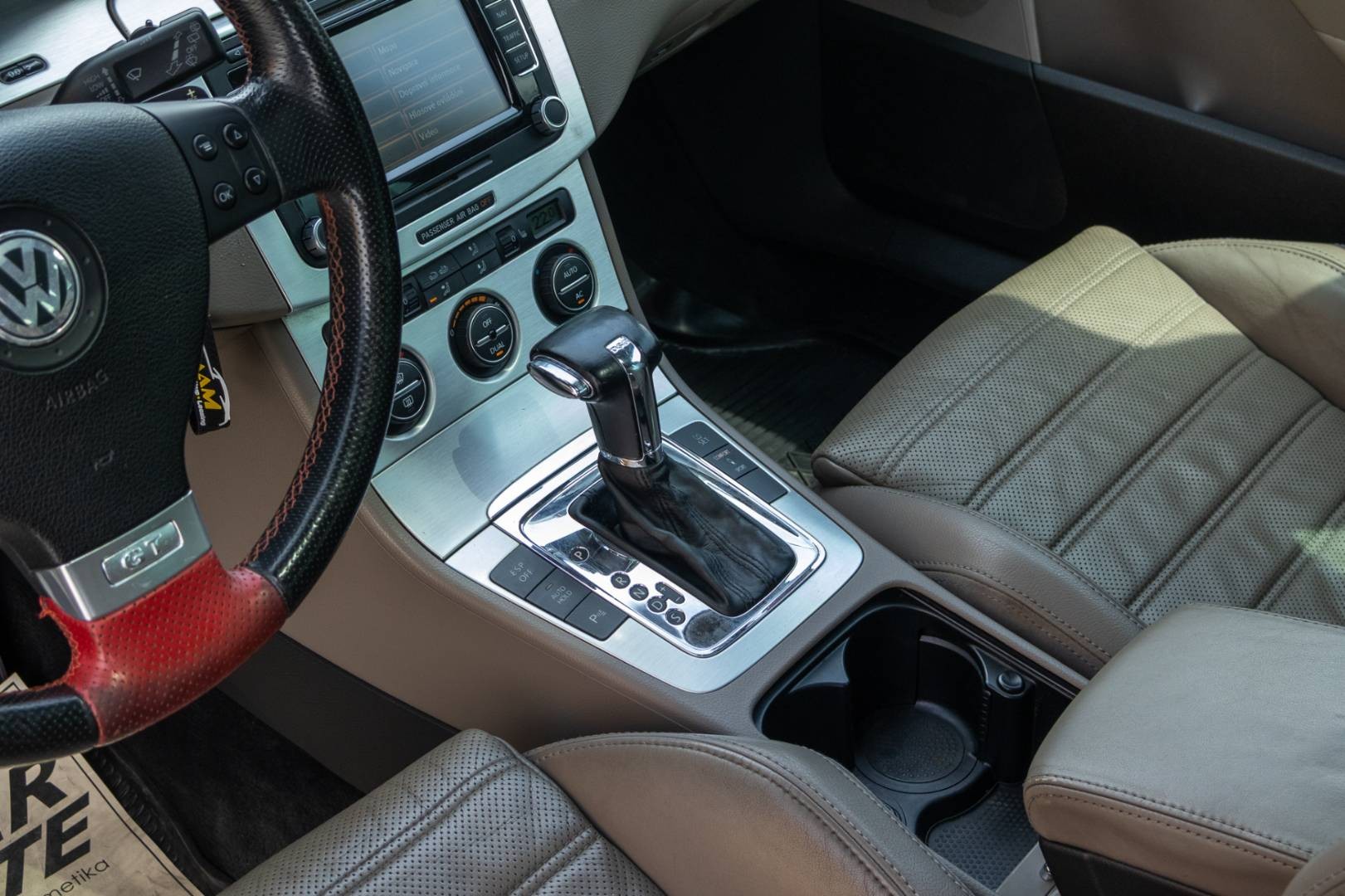 Volkswagen Passat Variant 2.0 TDI CR DSG Highline – Obrázok 22