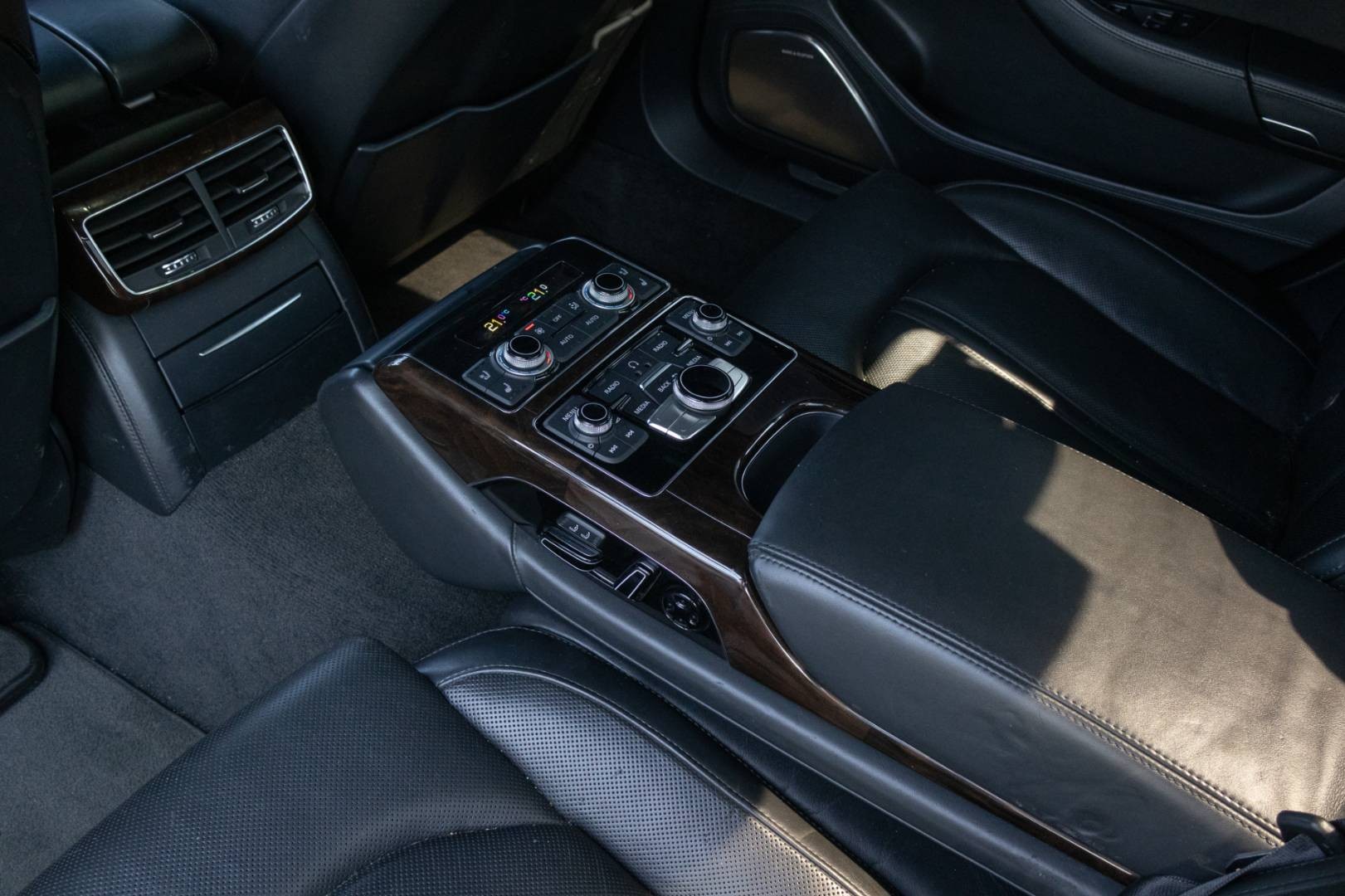 Audi A8 Long 4.2 TDI V8 tiptronic – Obrázok 13