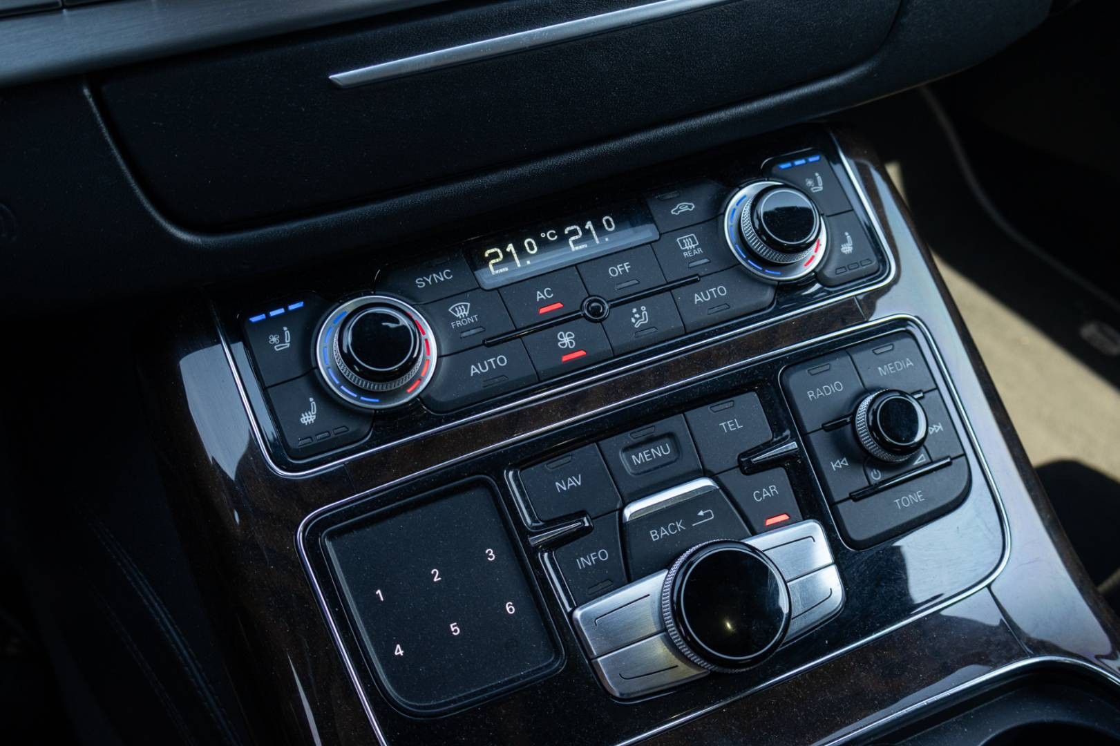 Audi A8 Long 4.2 TDI V8 tiptronic – Obrázok 25